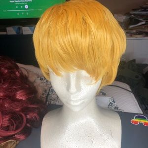 Short blonde wig